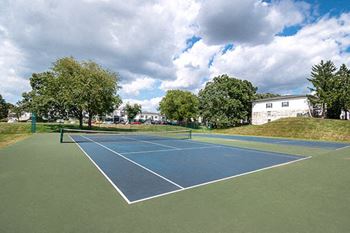 New Fountains Apartments Tennis court